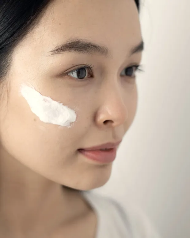 Ilustrasi Skin Booster DNA Salmon di Divine Aesthetic Lounge Gading Serpong